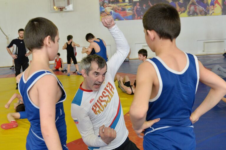 Мастер-класс олимпийского чемпиона по вольной борьбе Б.Сайтиева в Дагестане