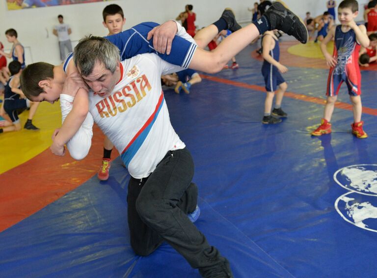 Мастер-класс олимпийского чемпиона по вольной борьбе Б.Сайтиева в Дагестане