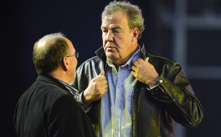 Британский телеведущий программы Top Gear Джереми Кларксон (справа) во время репетиции шоу Top Gear Live в СК Олимпийский в Москве. архивное фото Британский телеведущий программы Top Gear Джереми Кларксон (справа) во время репетиции шоу Top Gear Live в СК Олимпийский в Москве. архивное фото