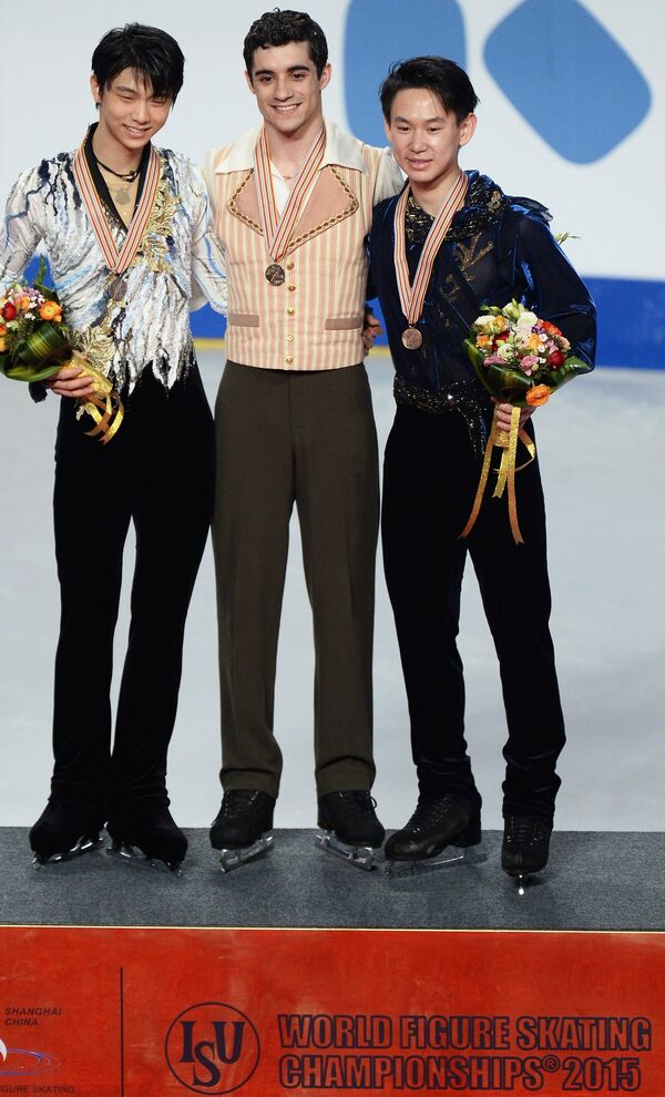 Юдзуру Ханю (Япония) - серебряная медаль, Хавьер Фернандес (Испания) - золотая медаль, Денис Тен (Казахстан) - бронзовая медаль.