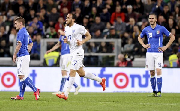 Игровой момент матча Англия - Италия