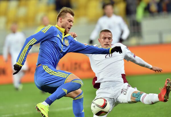 Игровой момент матча Украина - Латвия