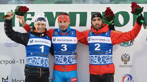 Уле Эйнар Бьёрндален (Норвегия) – 3-е место, Антон Шипулин (Россия) – 1-е место, Мартен Фуркад (Франция) – 2-е место (слева направо)