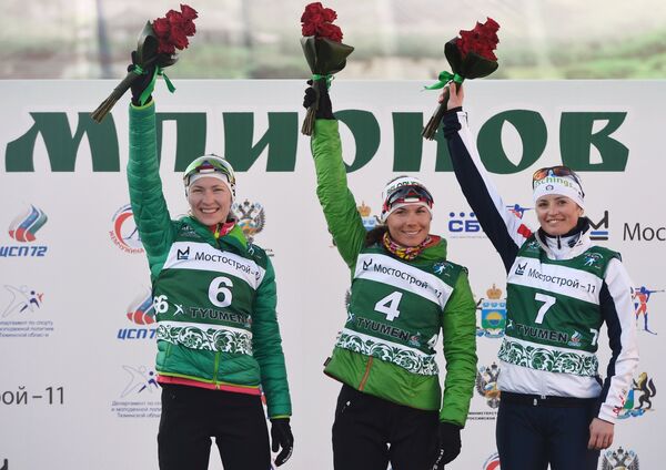 Дарья Домрачева (Белоруссия) – 1-е место, Надежда Скардино (Белоруссия) – 2-е место, Карин Оберхофер (Италия) – 3-е место (слева направо)