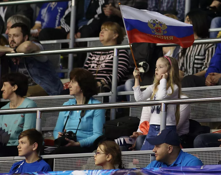 Болельщики на трибуне в финальном матче Кубке ЕКВ между ВК Динамо (Россия, Краснодар) и ВК Атом Трефль (Польша, Сопот)