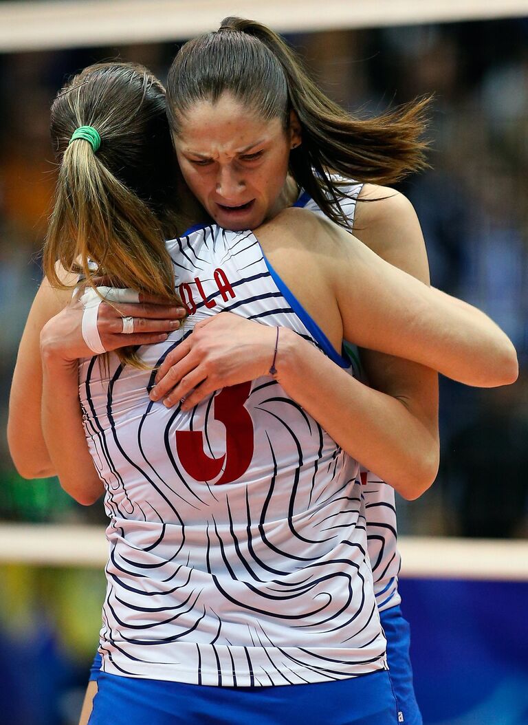 Волейболистки краснодарского Динамо Жозефа Фабиола де Соуза (на первом плане) и Татьяна Кошелева Волейболистки краснодарского Динамо Жозефа Фабиола де Соуза (на первом плане) и Татьяна Кошелева