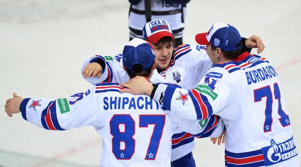 Хоккеисты СКА Вадим Шипачёв, Артемий Панарин и Антон Бурдасов (слева направо)