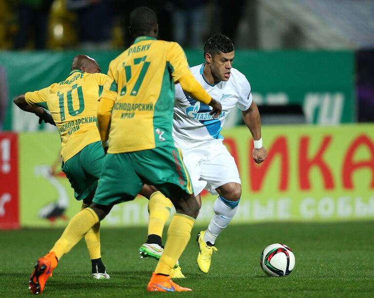 Игровой момент матча Кубань - Зенит