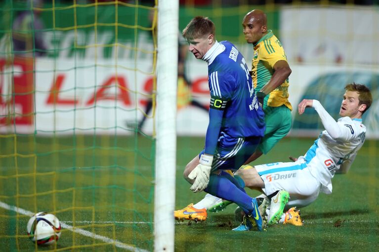 Игровой момент матча Кубань - Зенит