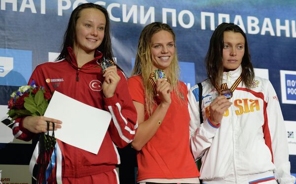 Виктория Зейнеп Гюнеш (Турция) - серебряная медаль, Юлия Ефимова (Россия) - золотая медаль, Валентина Артемьева (Россия) - бронзовая медаль (слева направо)