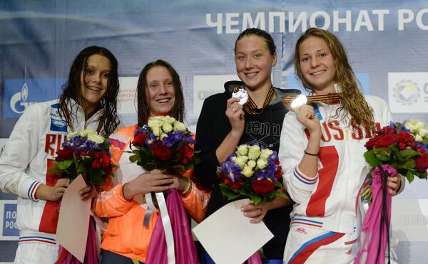 Валерия Саламатина, Анастасия Кирпичникова, Дарья Устинова и Полина Лапшина (слева направо)