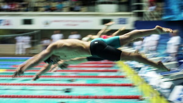 Пловцы стартуют на дистанции 200 метров вольным стилем в полуфинале среди мужчин на чемпионате России по плаванию в спорткомплексе Олимпийский в Москве