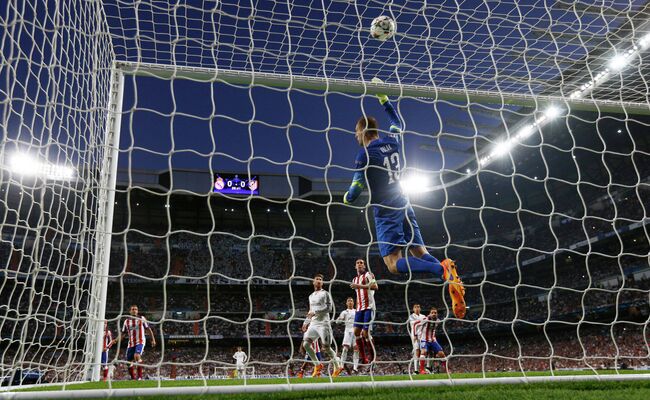 Игровой момент матча Реал - Атлетико