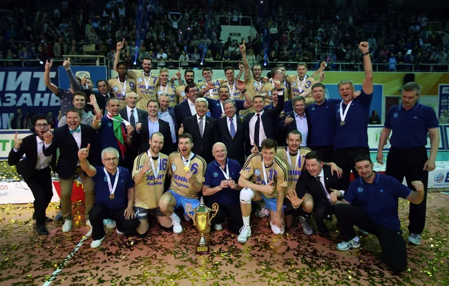 Команда ВК Зенит после победы в финальном матче чемпионата России против ВК Белогорье