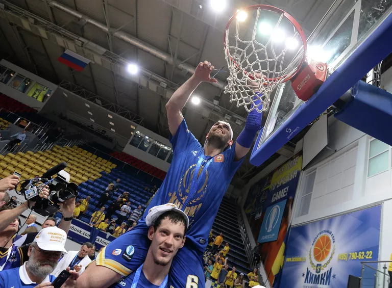 Игроки БК Химки Марко Попович и Руслан Патеев (справа налево) Игроки БК Химки Марко Попович и Руслан Патеев (справа налево)