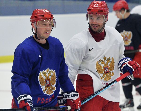 Форварды сборной России по хоккею Сергей Мозякин (слева) и Илья Ковальчук