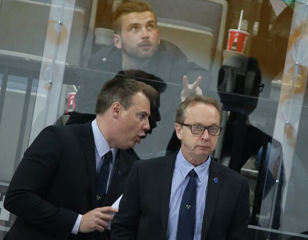 Главный тренер сборной Швеции Пер Мортс (справа)