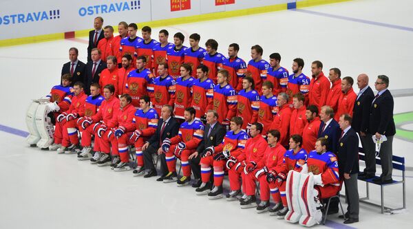 Сборная России по хоккею во время официального фотографирования