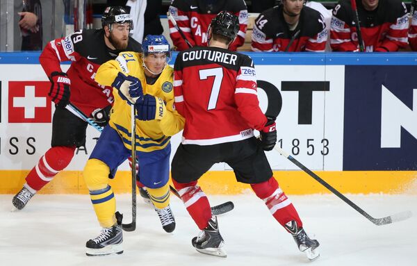 Игровой момент матча Швеция - Канада