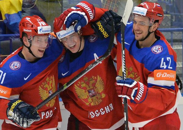 Хоккеисты сборной России Владимир Тарасенко, Евгений Малкин и Артём Анисимов (слева направо)