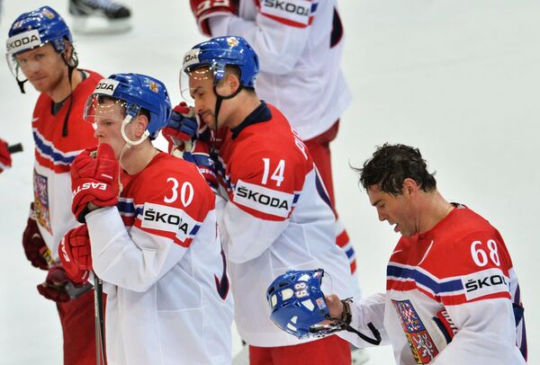 Хоккеисты сборной Чехии после поражения в матче 1/2 финала чемпионата мира