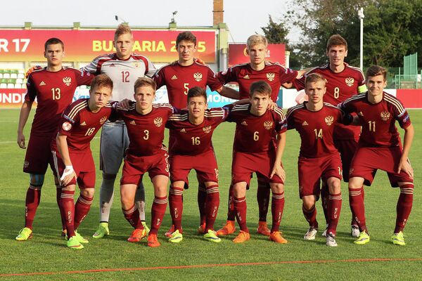 Футболисты юношеской сборной России по футболу