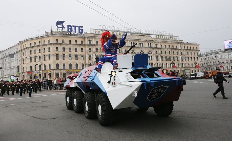 Торжественное шествие во время чествования хоккеистов и руководства хоккейного клуба СКА