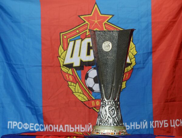Кубок УЕФА, выставленный на Арене Химки