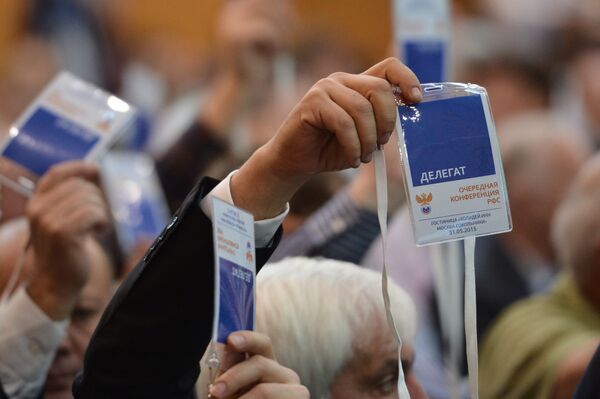 Голосование делегатов во время конференции Российского футбольного союза