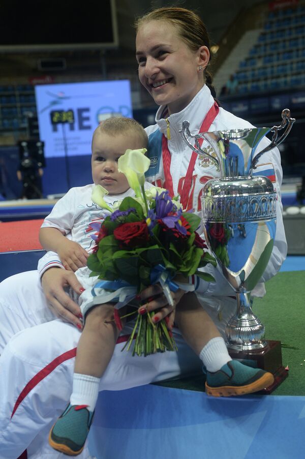 Российская спортсменка Софья Великая с сыном