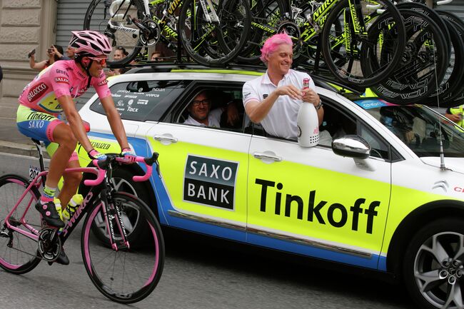 Велогонщик Tinkoff-Saxo Альберто Контадор и владелец велокоманды Олег Тиньков