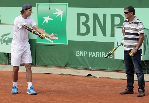 Испанский теннисист Рафаэль Надаль и его тренер Тони