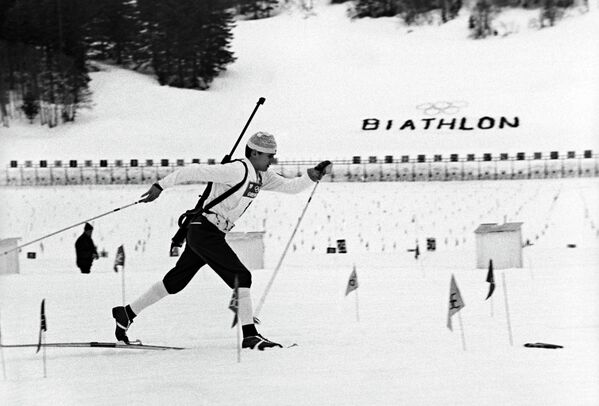 Александр Тихонов на дистанции индивидуальной гонки на 20 км на зимних Олимпийских играх в Гренобле