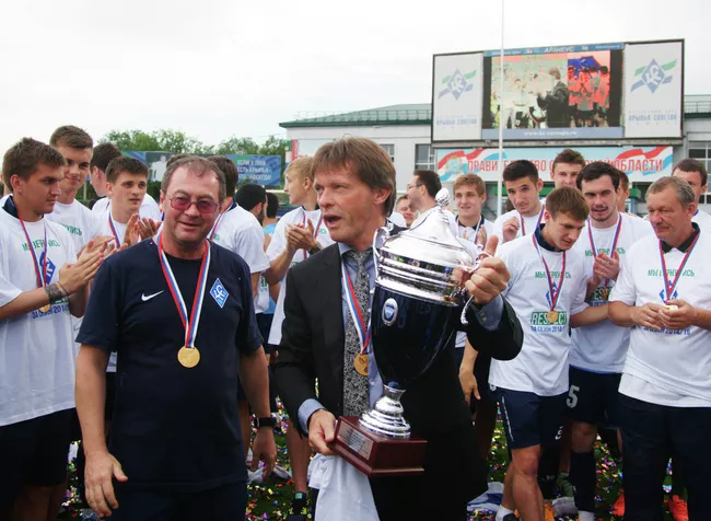 С кубком ФНЛ главный тренер ФК Крылья Советов Франк Веркаутерен