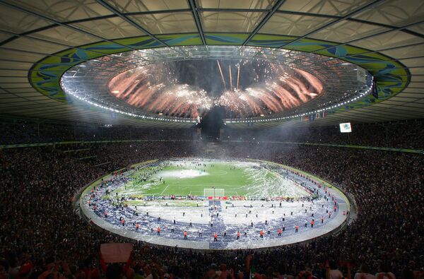 Олимпийский стадион в Берлине после матча Италия - Франция