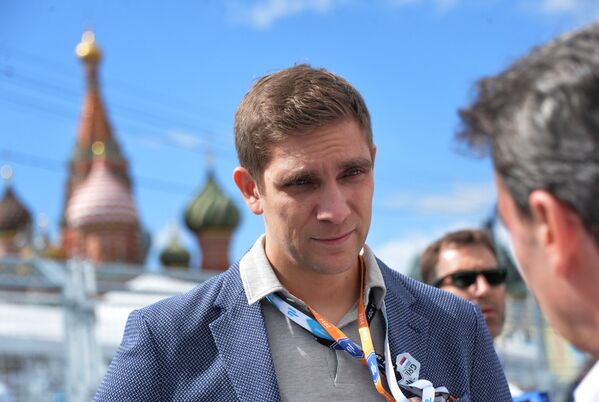 Бывший гонщик Формулы-1 Виталий Петров перед началом гонки этапа чемпионата мира в классе Формула Е в Москве