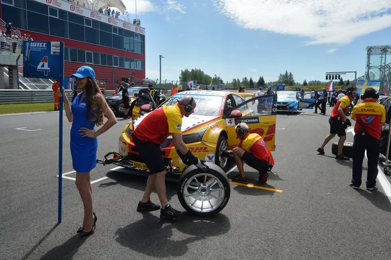 Болид Chevrolet RML Cruze гонщика команды Roal Motorsport Тома Коронела (Нидерланды) Болид Chevrolet RML Cruze гонщика команды Roal Motorsport Тома Коронела (Нидерланды)