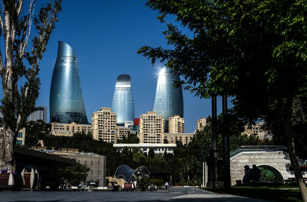 Вид на небоскребы Башни Огня в Баку