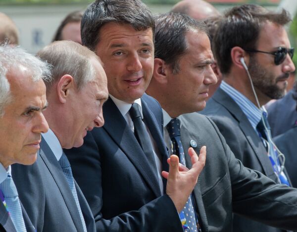 Владимир Путин (второй слева) и Маттео Ренци (третий слева)