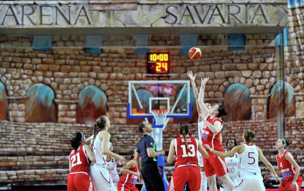 Баскетболистки женской сборной России и баскетболистки сборной Хорватии