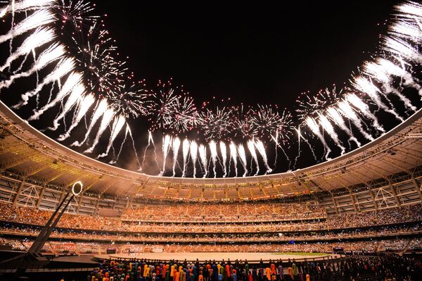Салют над стадионом на церемонии открытия I Европейских игр в Баку