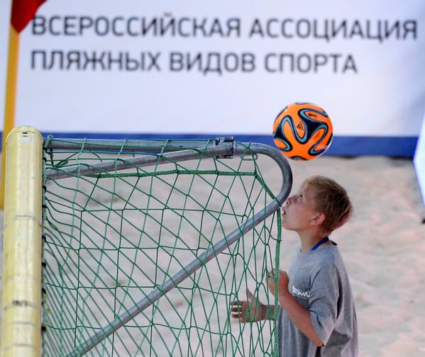 Во время матча этапа Евролиги по пляжному футболу между сборными командами России и Польши