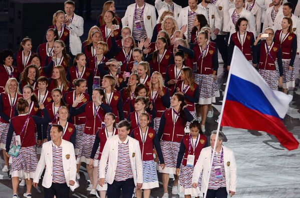 Представители России во время парада атлетов и членов национальных делегаций на церемонии открытия I Европейских игр в Баку