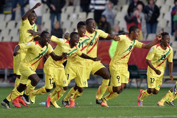 Футболисты молодежной сборной Мали