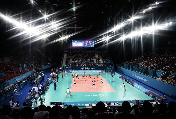 Игровой момент матча по волейболу между женскими сборными Турции и России на I Европейских играх