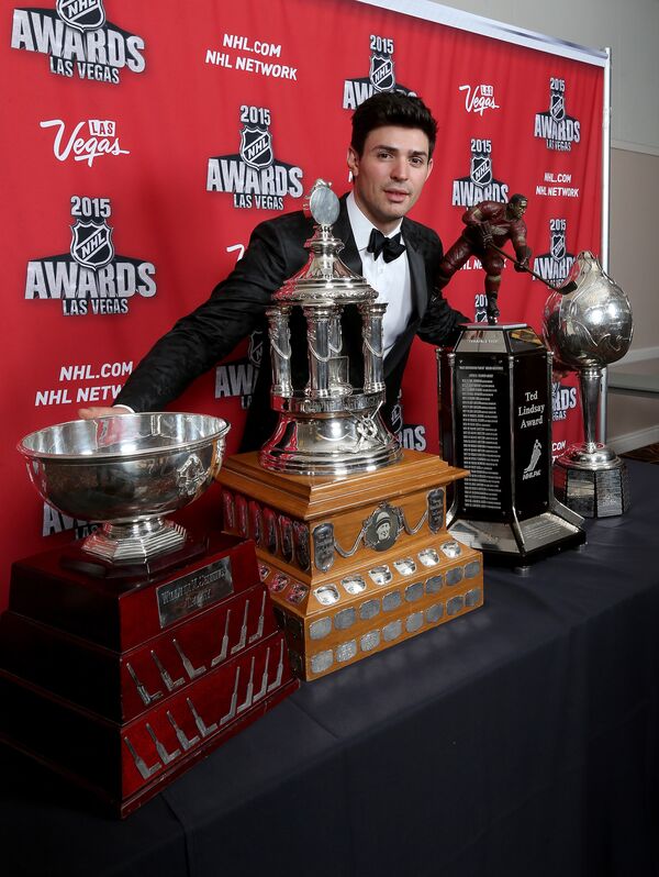 Вратарь «Монреаль Канадиенс» Кэри Прайс получил Hart Memorial Trophy как самый ценный игрок (MVP) регулярного чемпионата НХЛ