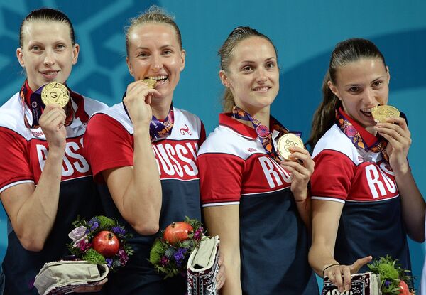 Игроки сборной России, завоевавшие золотые медали в соревнованиях по баскетболу 3х3 среди женщин