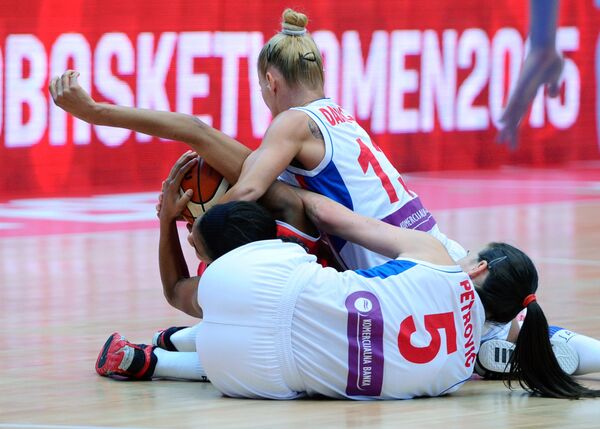 Игровой момент матча чемпионата Европы по баскетболу между женскими сборными Сербии и Белоруссии