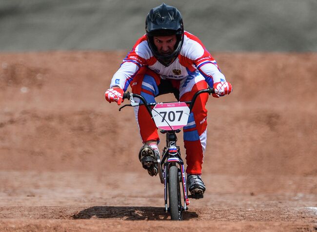 Евгений Комаров (Россия) в соревнованиях по велоспорту в дисциплине BMX среди мужчин на I Европейских играх в Баку