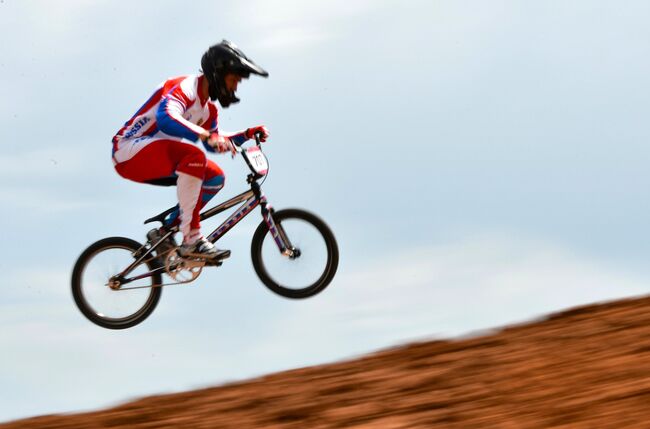 Евгений Комаров (Россия) в соревнованиях по велоспорту в дисциплине BMX среди мужчин на I Европейских играх в Баку